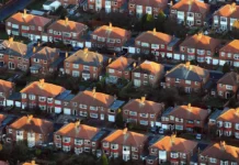 UK mortgage demand bounces back to growth