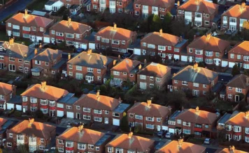 UK mortgage demand bounces back to growth